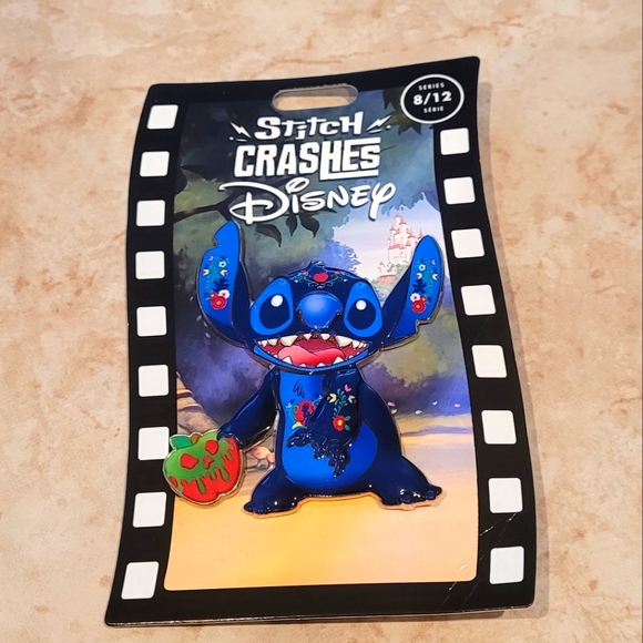 Disney Stitch Crashes Disney Snow White Pin - Picture 1 of 5